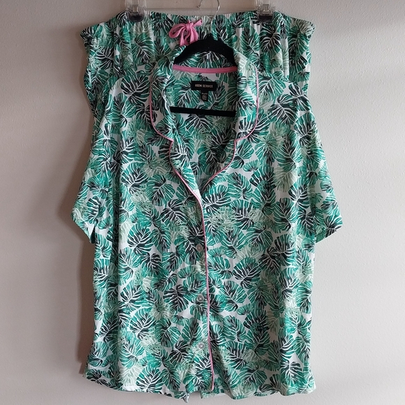 Room Service Other - Room Service Green & White Tropical Leaf Print Cropped Pajama Set NWOT